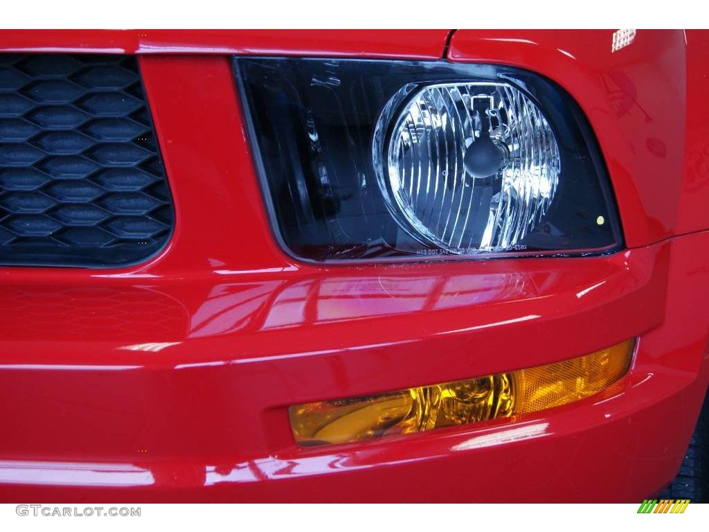 2005 Mustang V6 Premium Coupe - Torch Red / Dark Charcoal photo #14