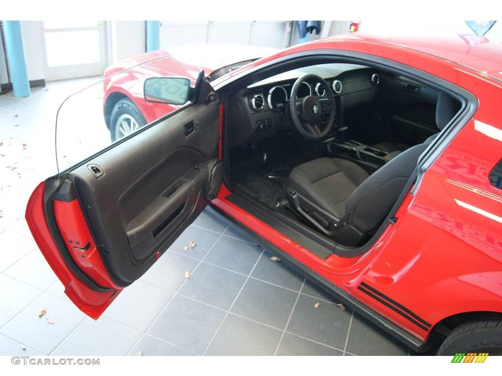 2005 Mustang V6 Premium Coupe - Torch Red / Dark Charcoal photo #21