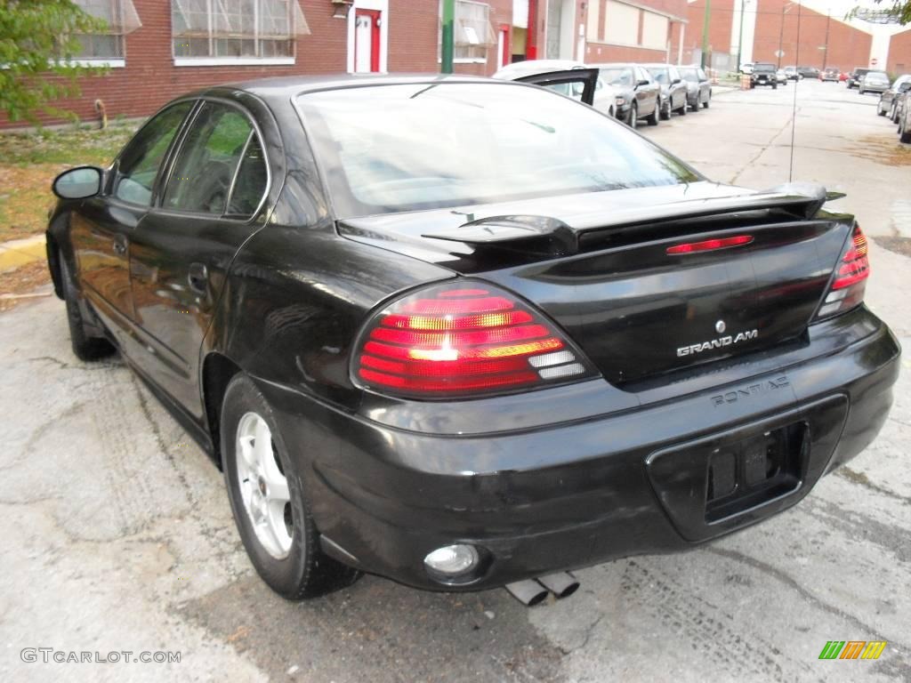 2003 Grand Am SE Sedan - Black / Dark Taupe photo #13