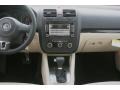 Black - Jetta SE Sedan Photo No. 5