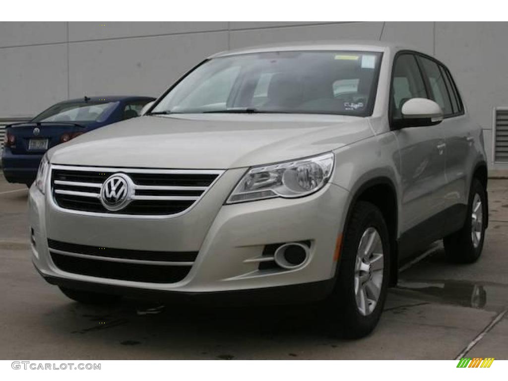White Gold Metallic Volkswagen Tiguan