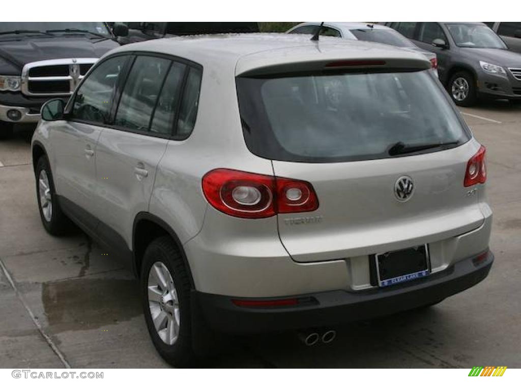 2010 Tiguan S - White Gold Metallic / Clay Gray photo #3