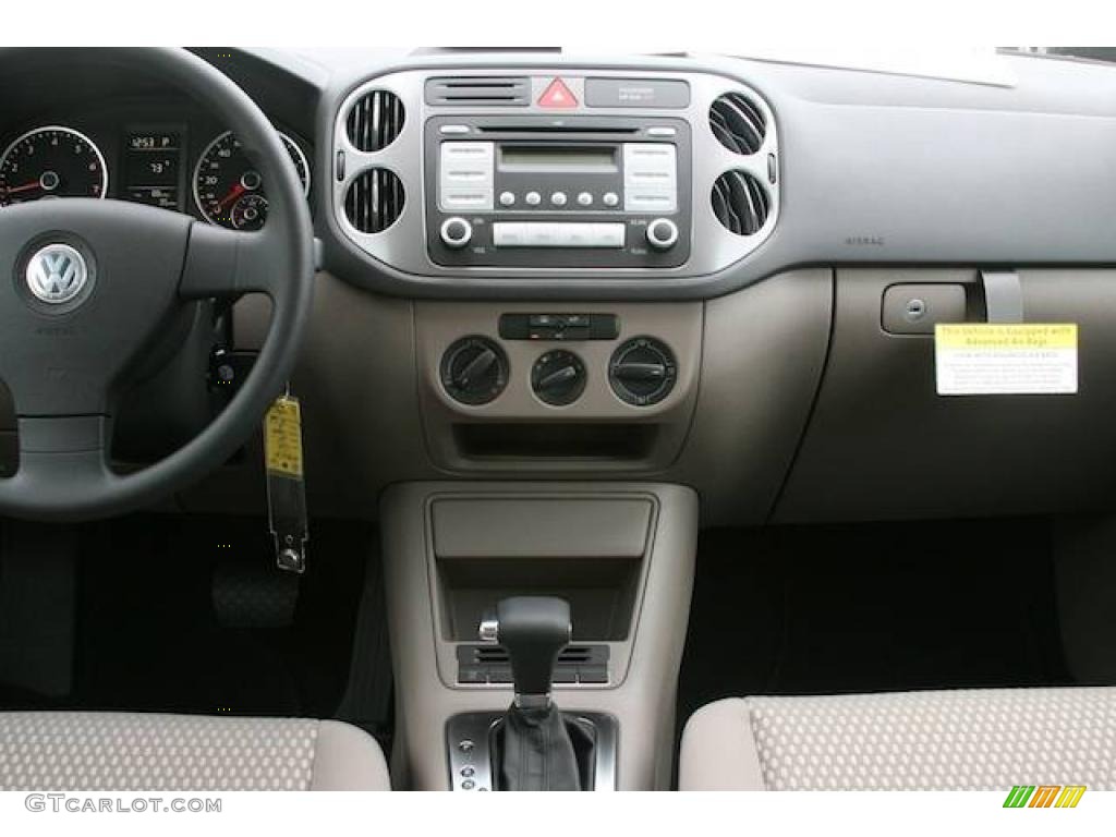 2010 Tiguan S - White Gold Metallic / Clay Gray photo #5