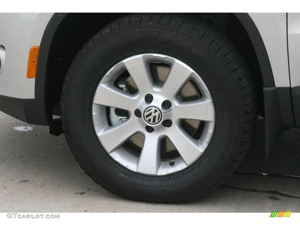 2010 Tiguan S - White Gold Metallic / Clay Gray photo #8