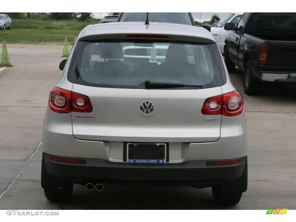 2010 Tiguan S - White Gold Metallic / Clay Gray photo #9