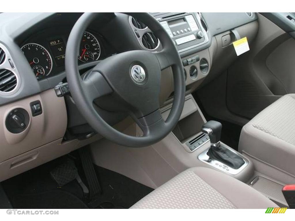 2010 Tiguan S - White Gold Metallic / Clay Gray photo #10