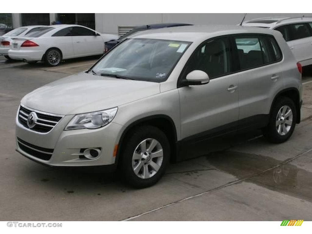 2010 Tiguan S - White Gold Metallic / Clay Gray photo #11