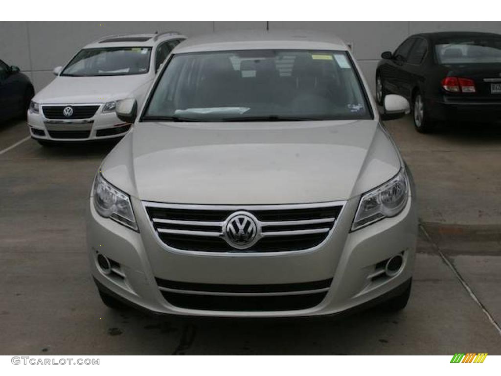 2010 Tiguan S - White Gold Metallic / Clay Gray photo #14