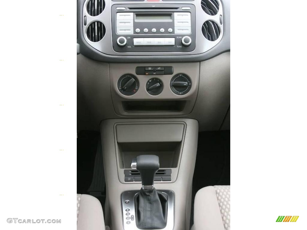 2010 Tiguan S - White Gold Metallic / Clay Gray photo #15