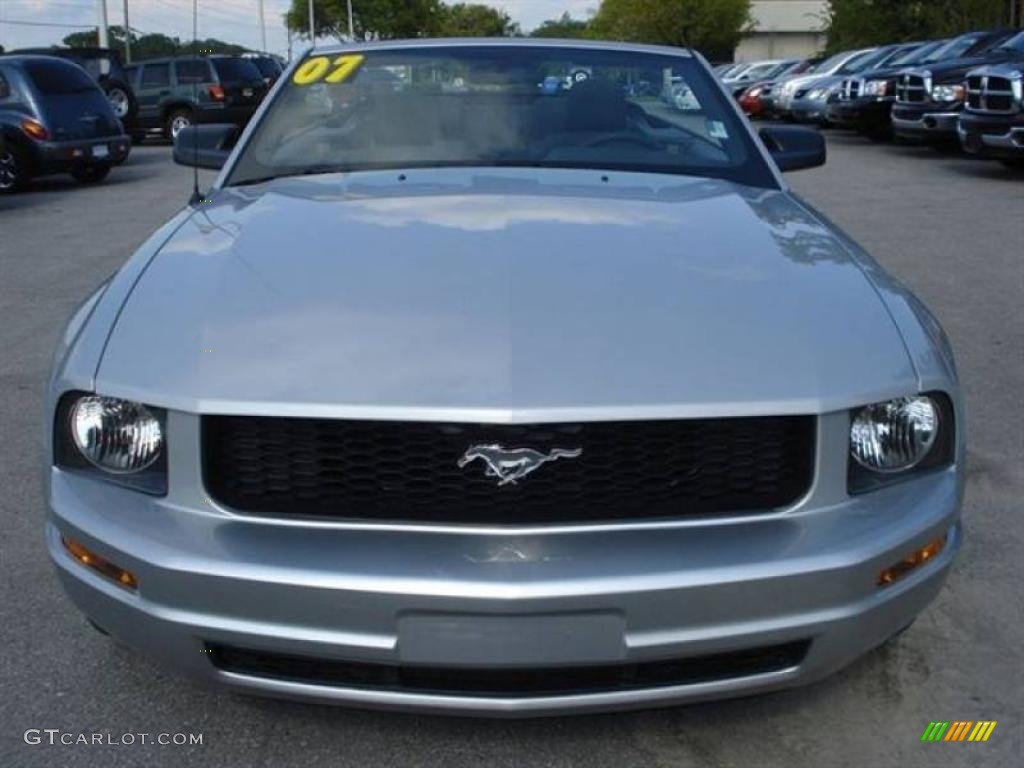 2007 Mustang V6 Deluxe Convertible - Satin Silver Metallic / Dark Charcoal photo #12