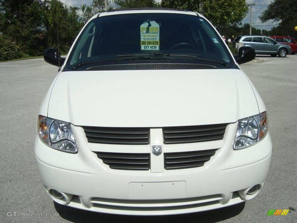 2006 Grand Caravan SXT - Stone White / Medium Slate Gray photo #13