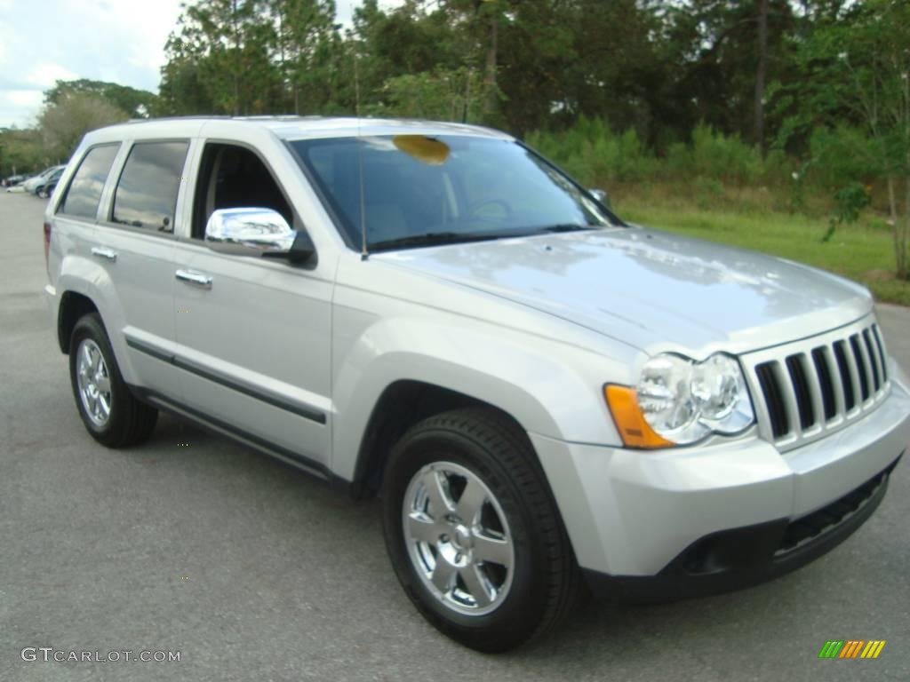 2008 Grand Cherokee Laredo - Bright Silver Metallic / Dark Slate Gray photo #11