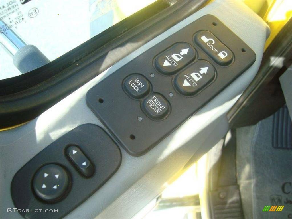 2005 International CXT Standard CXT Model Controls Photo #20900128