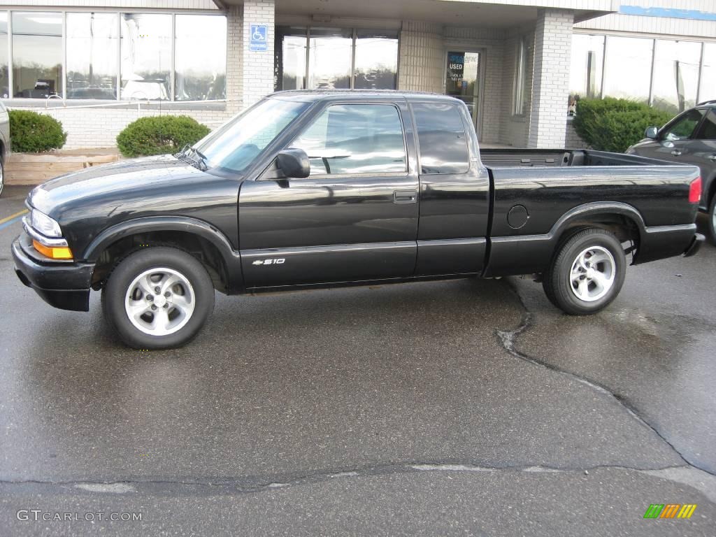 2000 S10 LS Extended Cab - Onyx Black / Medium Gray photo #1