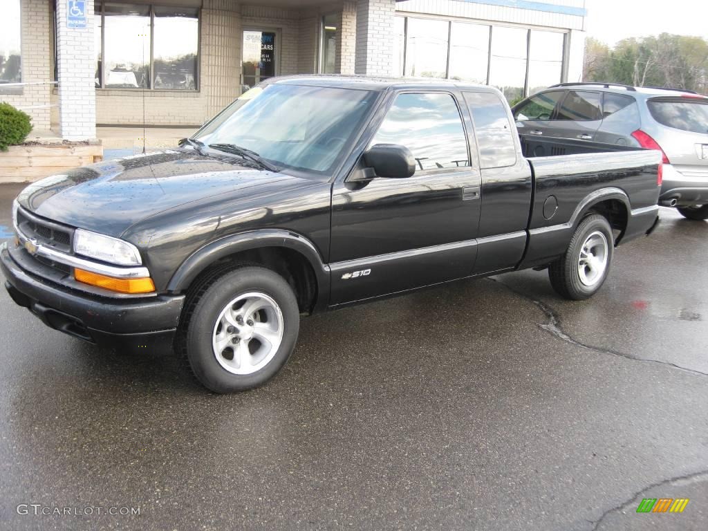 2000 S10 LS Extended Cab - Onyx Black / Medium Gray photo #2