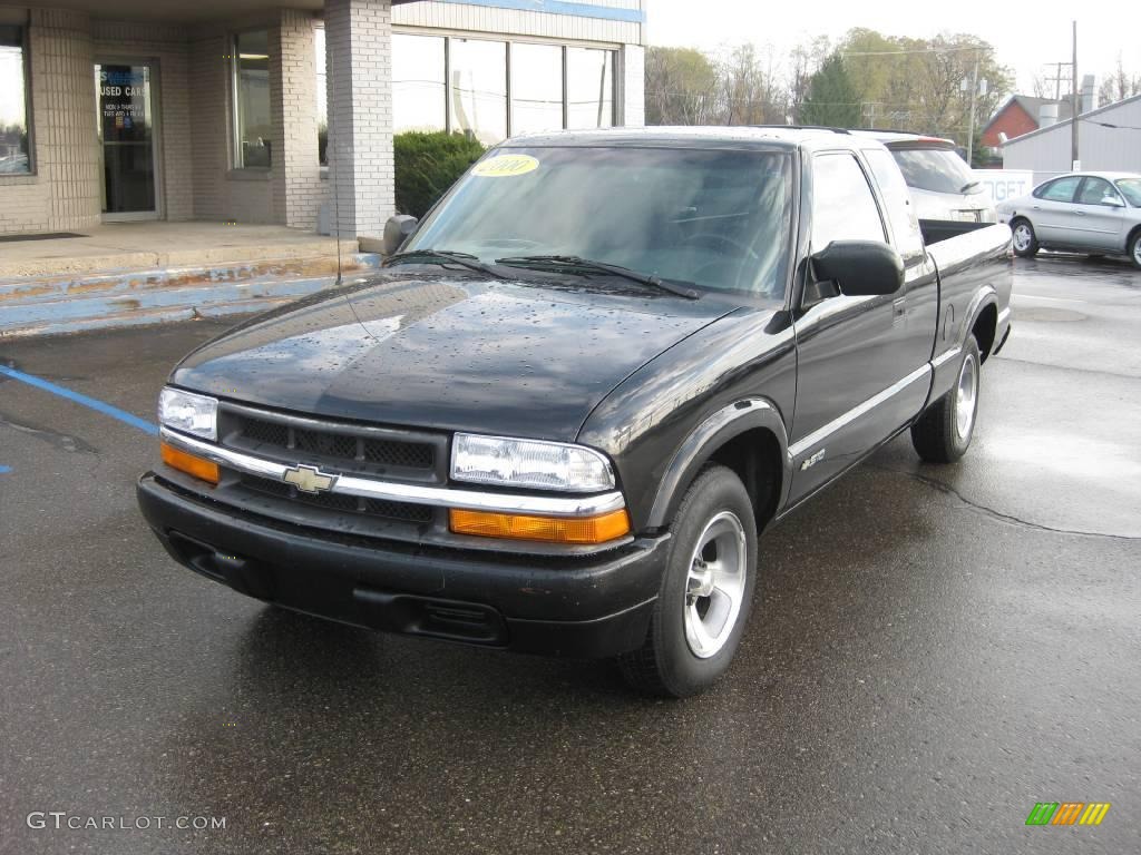 2000 S10 LS Extended Cab - Onyx Black / Medium Gray photo #3