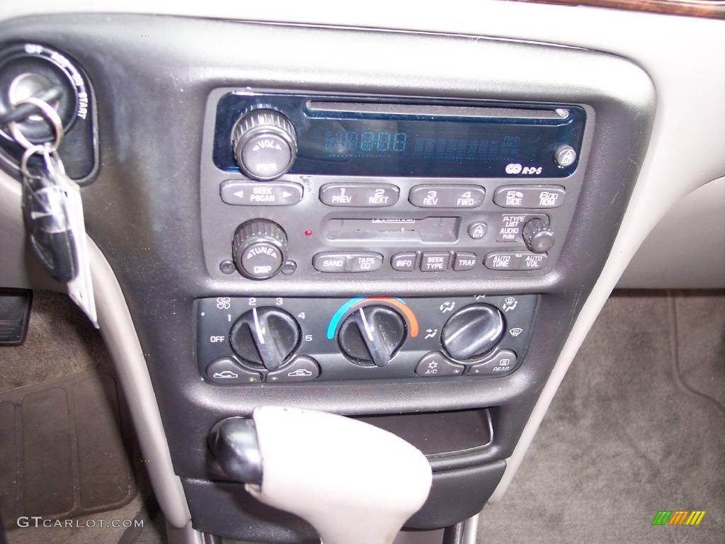 2002 Malibu LS Sedan - Bright White / Neutral photo #19