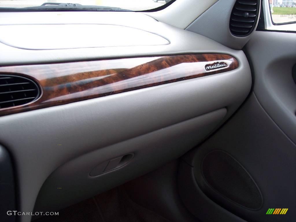 2002 Malibu LS Sedan - Bright White / Neutral photo #20