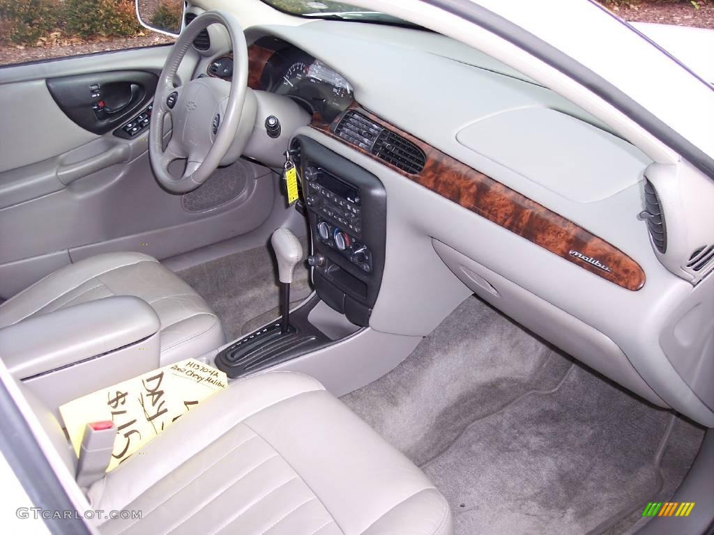 2002 Malibu LS Sedan - Bright White / Neutral photo #25
