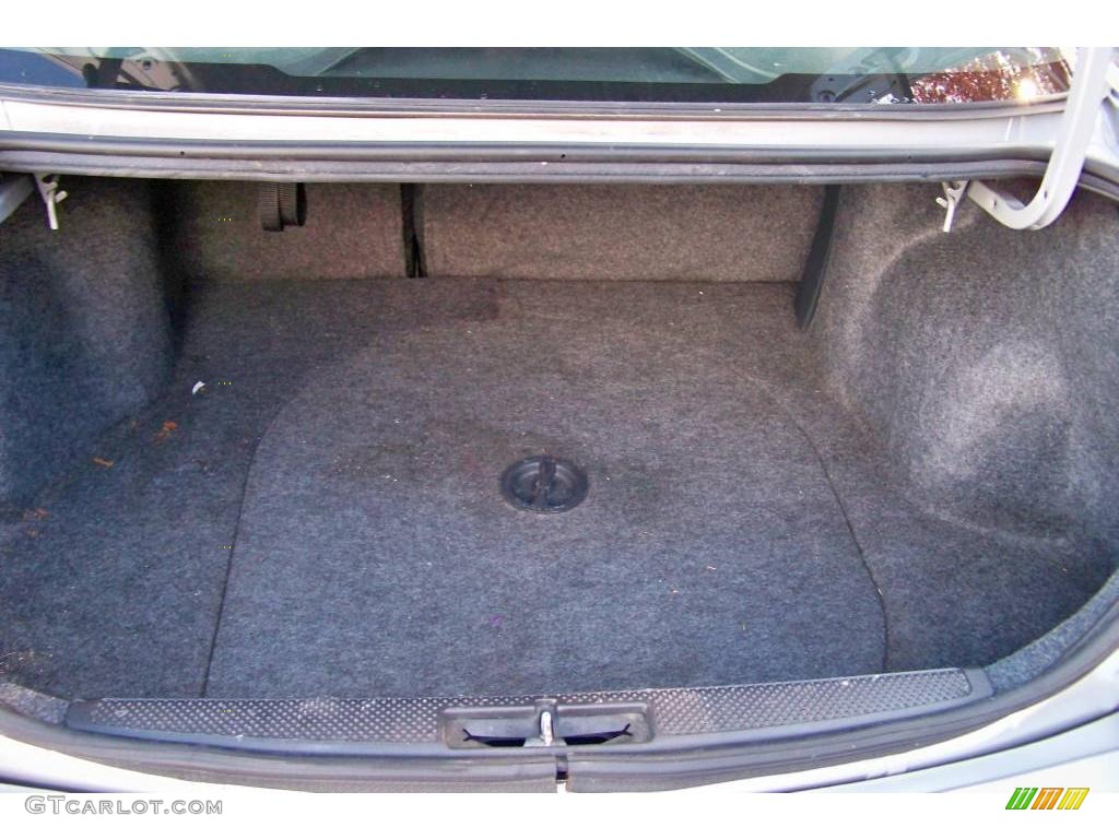 2004 Cavalier Sedan - Ultra Silver Metallic / Graphite photo #22