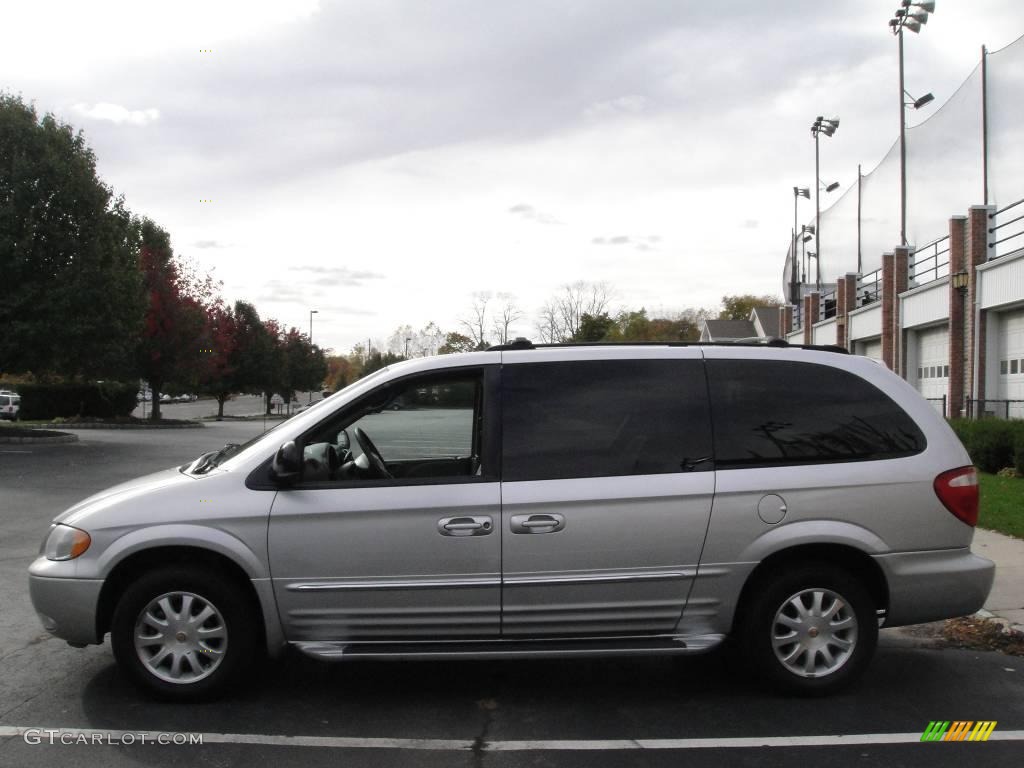 2002 Town & Country LXi - Bright Silver Metallic / Taupe photo #3