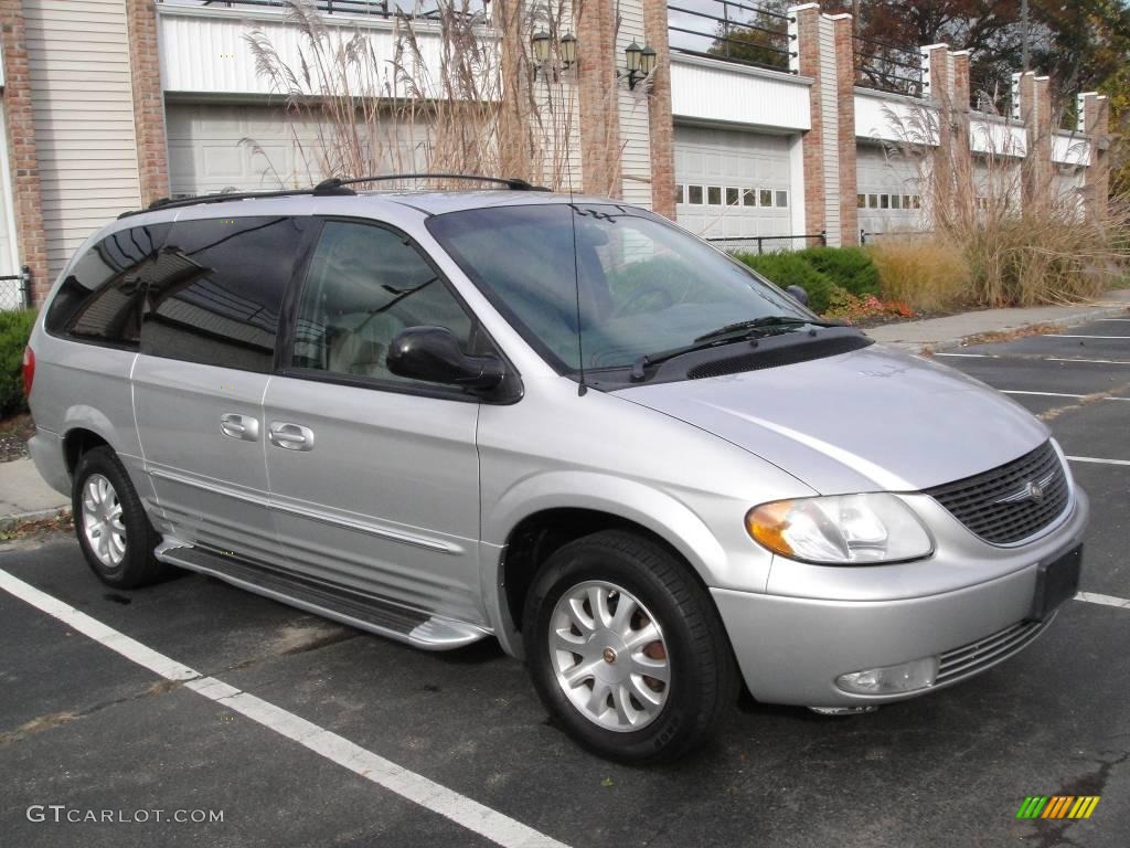 2002 Town & Country LXi - Bright Silver Metallic / Taupe photo #8