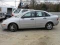 2001 CD Silver Metallic Ford Focus SE Sedan  photo #3