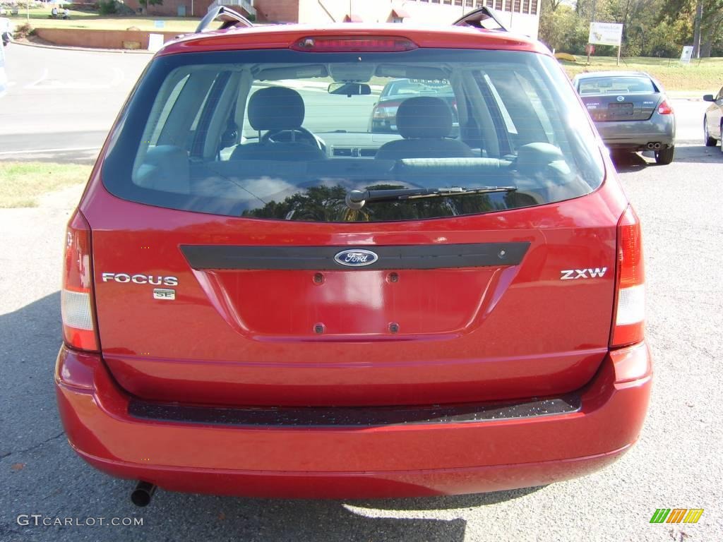 2005 Focus ZXW SE Wagon - Sangria Red Metallic / Dark Flint/Light Flint photo #5