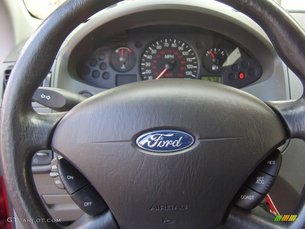 2005 Focus ZXW SE Wagon - Sangria Red Metallic / Dark Flint/Light Flint photo #16