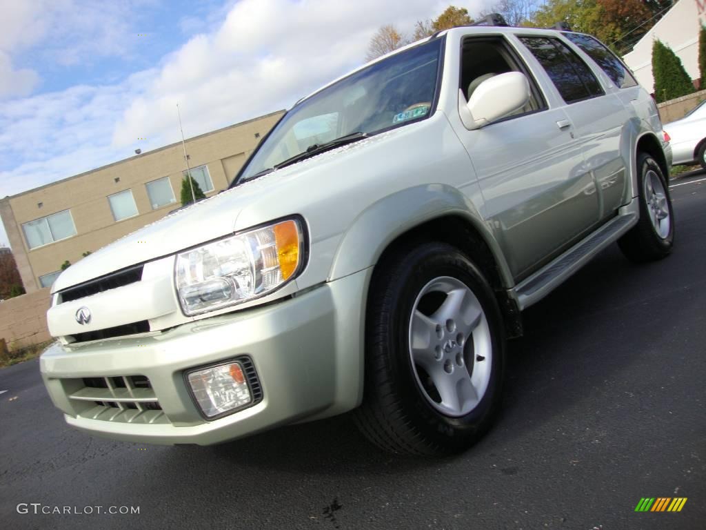2001 QX4 4x4 - Dover White / Stone Beige photo #2