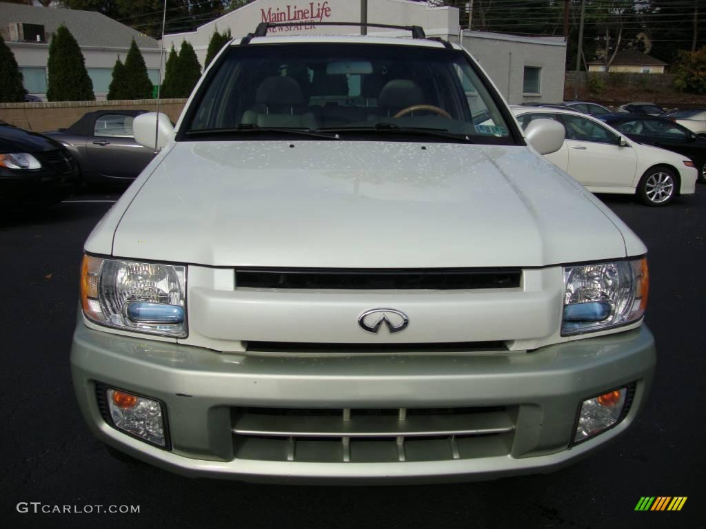 2001 QX4 4x4 - Dover White / Stone Beige photo #3