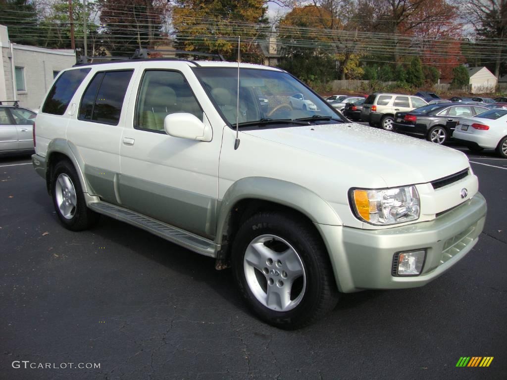 2001 QX4 4x4 - Dover White / Stone Beige photo #5