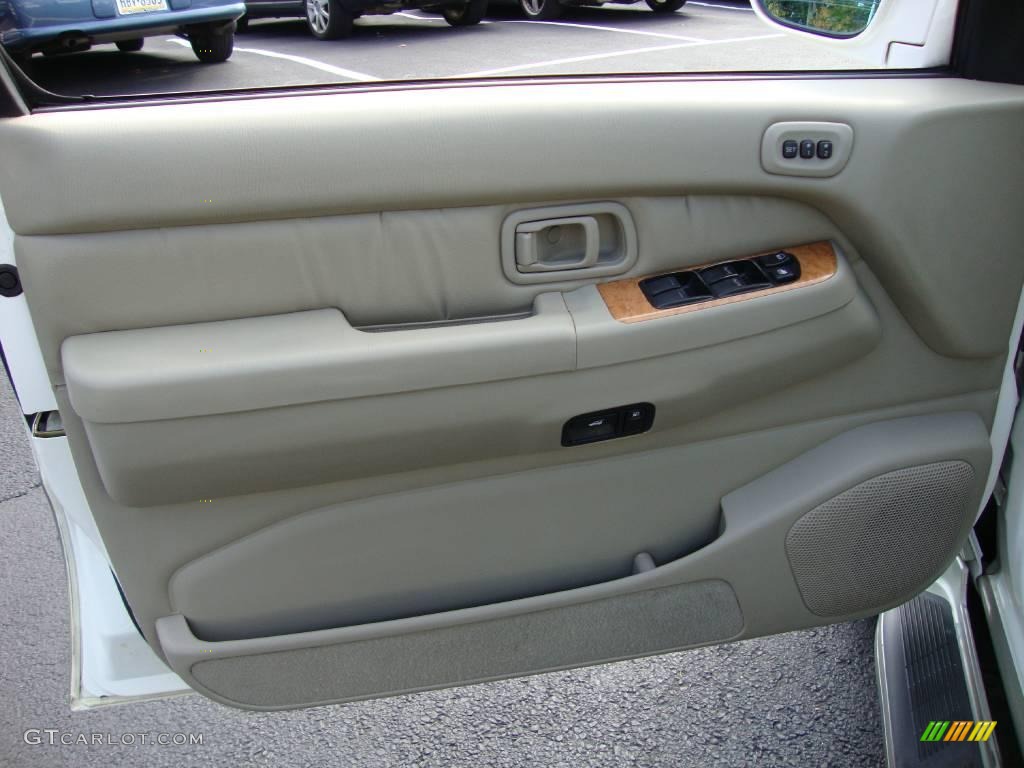 2001 QX4 4x4 - Dover White / Stone Beige photo #13
