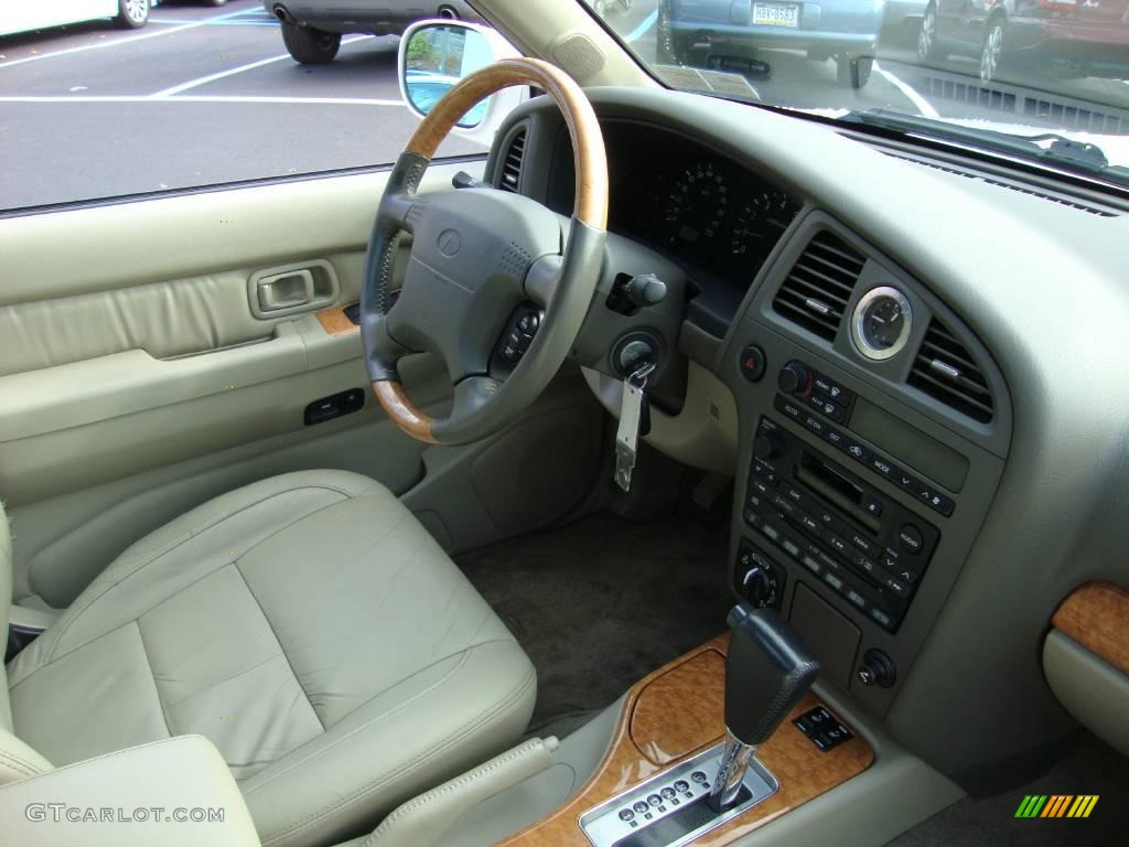 2001 QX4 4x4 - Dover White / Stone Beige photo #18