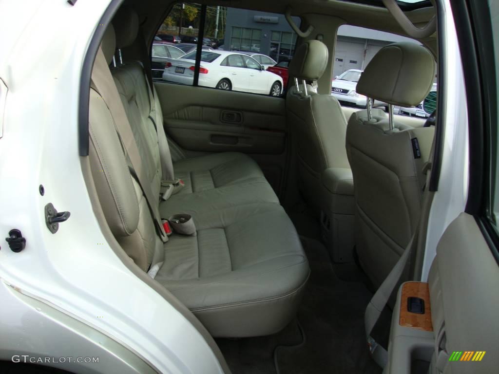 2001 QX4 4x4 - Dover White / Stone Beige photo #20