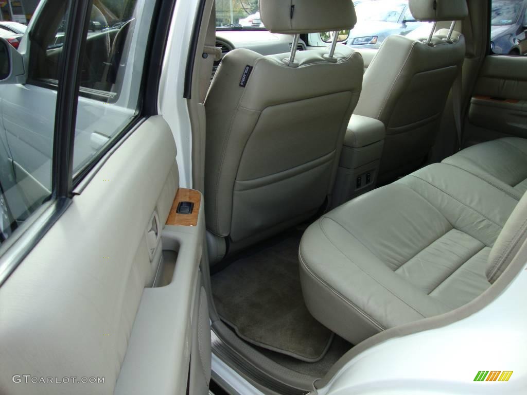 2001 QX4 4x4 - Dover White / Stone Beige photo #21