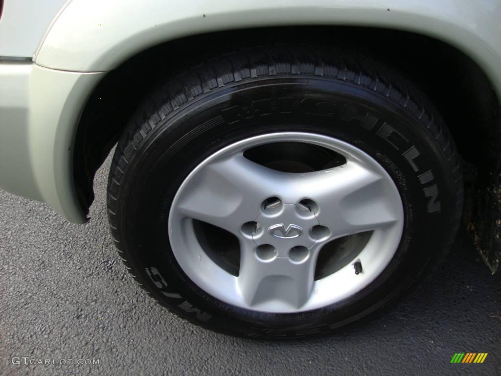 2001 QX4 4x4 - Dover White / Stone Beige photo #30
