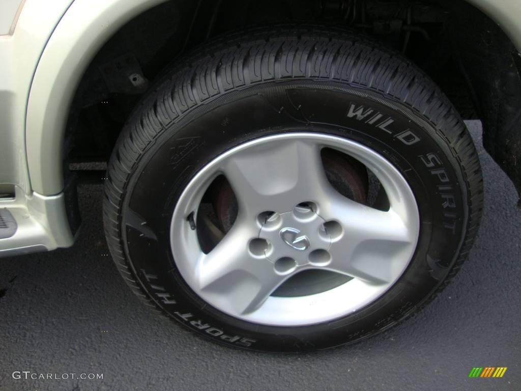 2001 QX4 4x4 - Dover White / Stone Beige photo #31