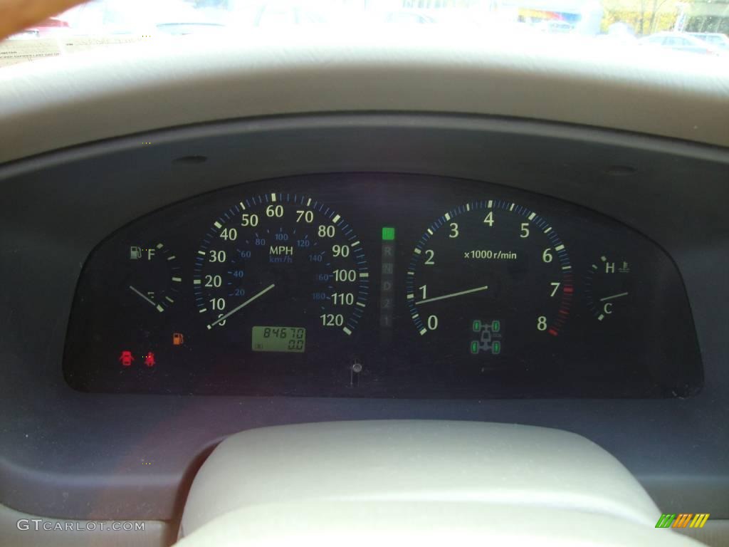 2001 QX4 4x4 - Dover White / Stone Beige photo #45