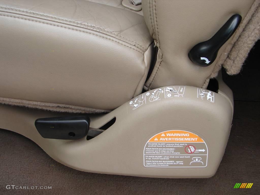 2001 Excursion Limited 4x4 - Oxford White / Medium Parchment photo #28