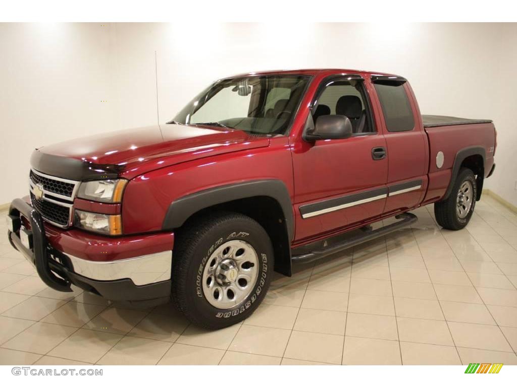 2006 Silverado 1500 LS Extended Cab 4x4 - Sport Red Metallic / Dark Charcoal photo #3