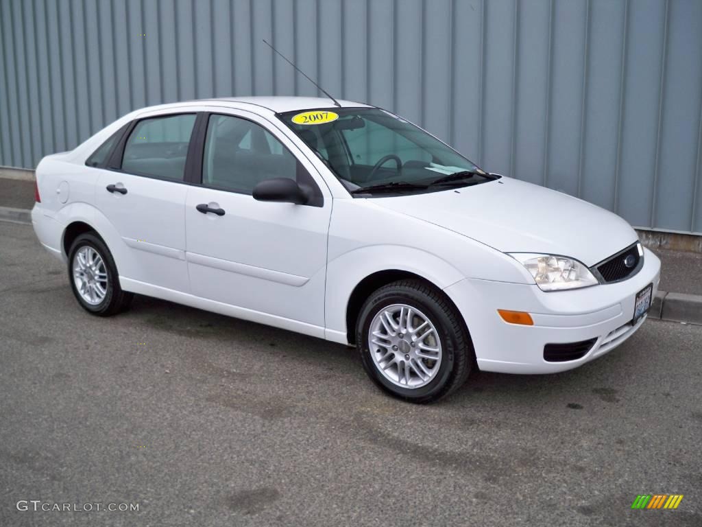 2007 Focus ZX4 SE Sedan - Cloud 9 White / Charcoal/Light Flint photo #1
