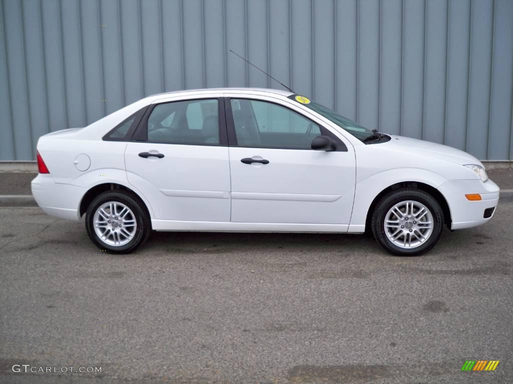 2007 Focus ZX4 SE Sedan - Cloud 9 White / Charcoal/Light Flint photo #2