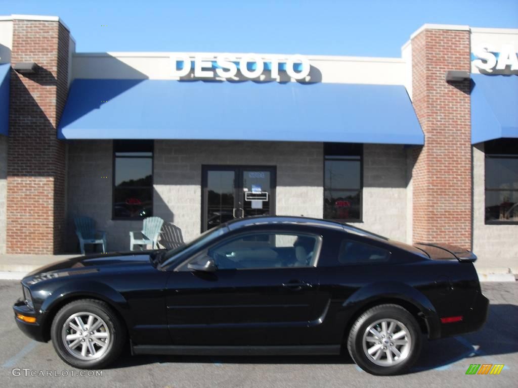2008 Mustang V6 Deluxe Coupe - Black / Dark Charcoal photo #1