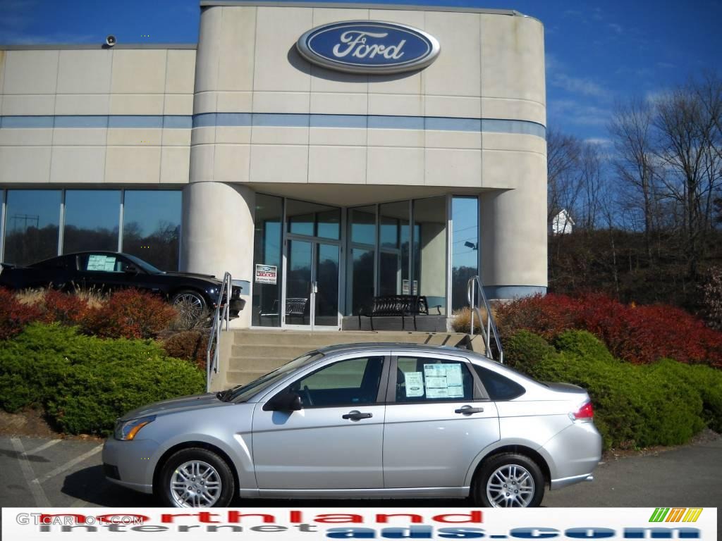 2010 Focus SE Sedan - Ingot Silver Metallic / Medium Stone photo #1