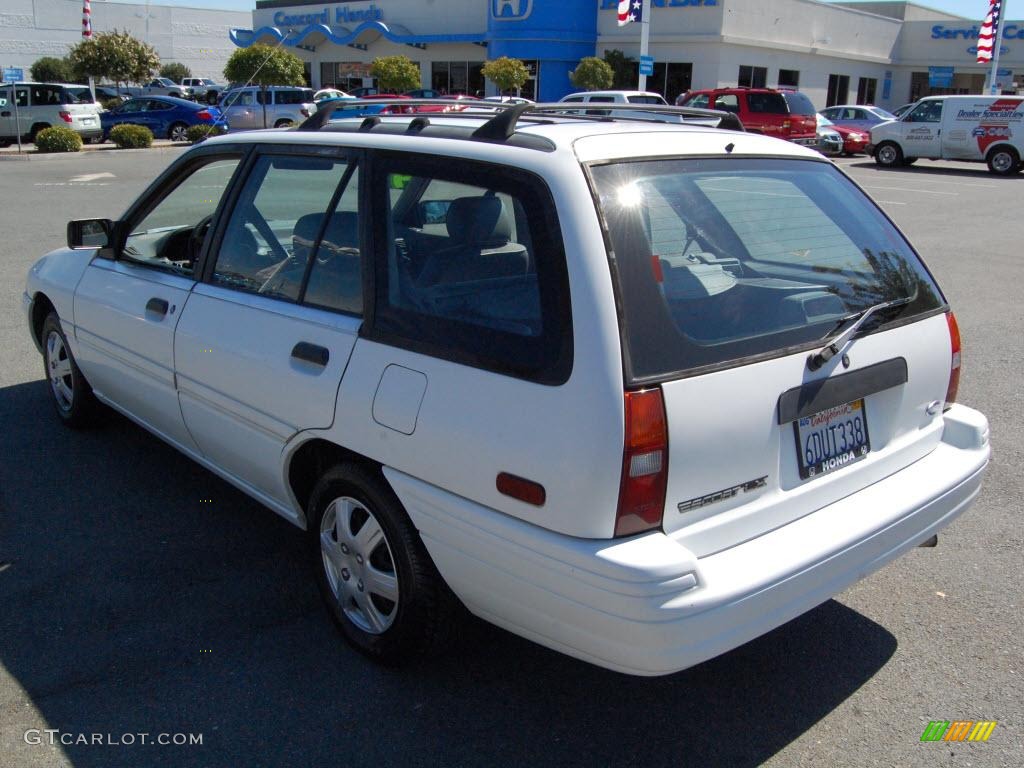 1993 Escort LX Wagon - Oxford White / Grey photo #8