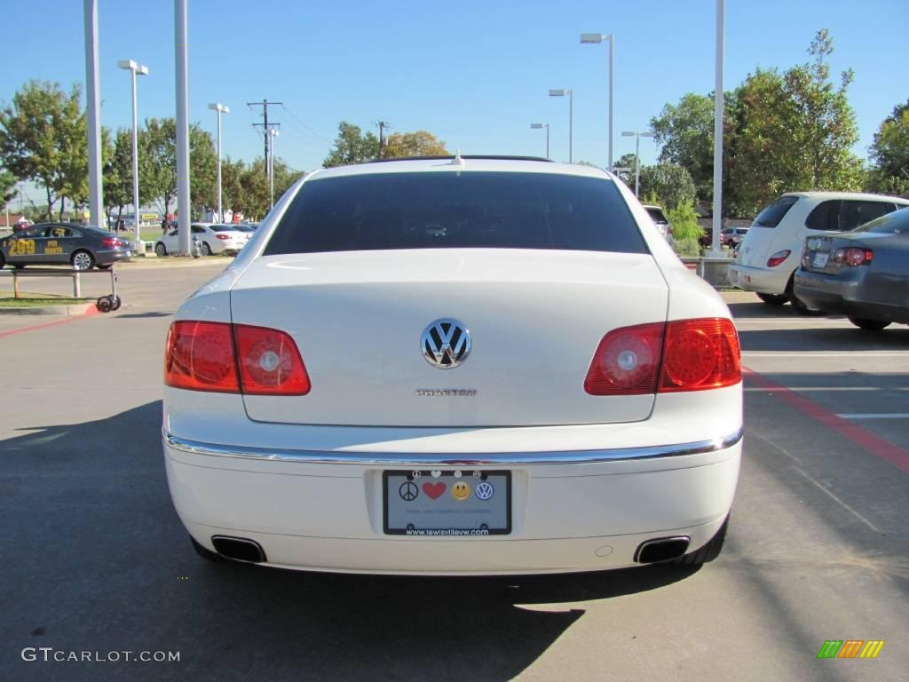 2005 Phaeton V8 4Motion Sedan - Campanella White / Kristal Gray photo #4