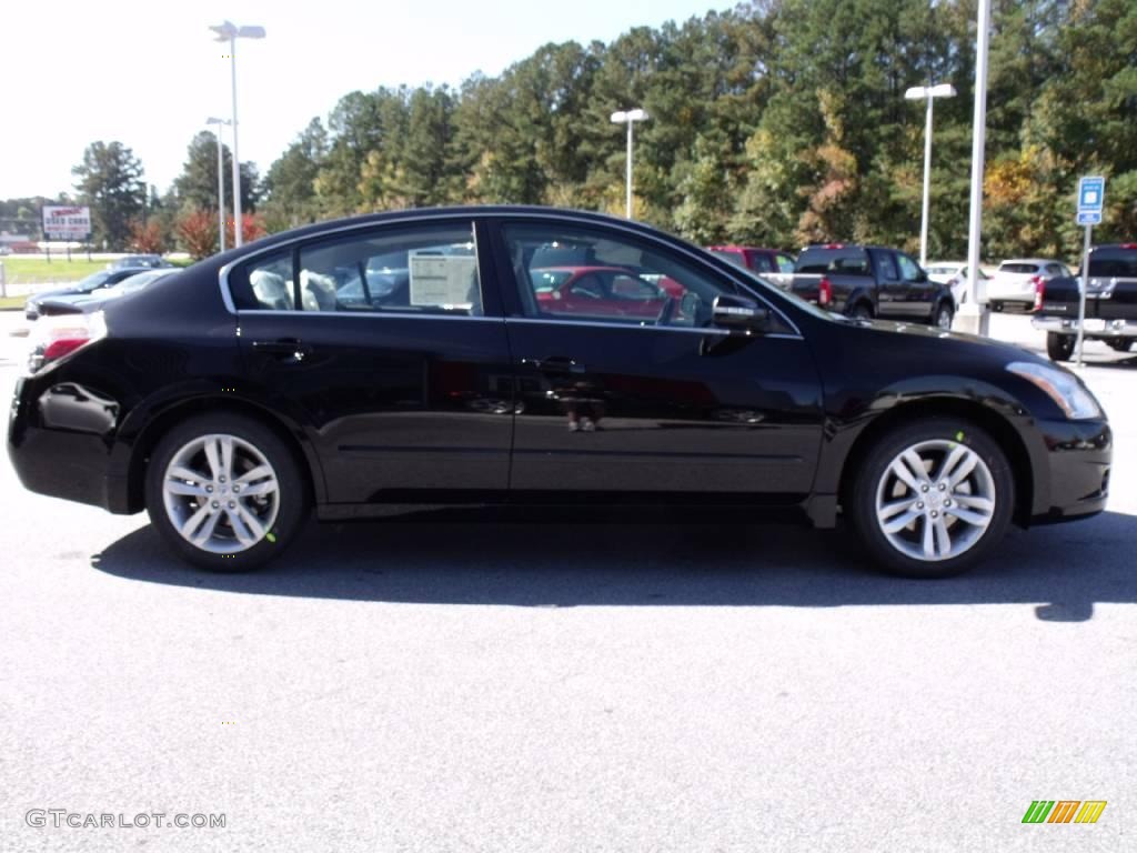 2010 Altima 3.5 SR - Super Black / Charcoal photo #6