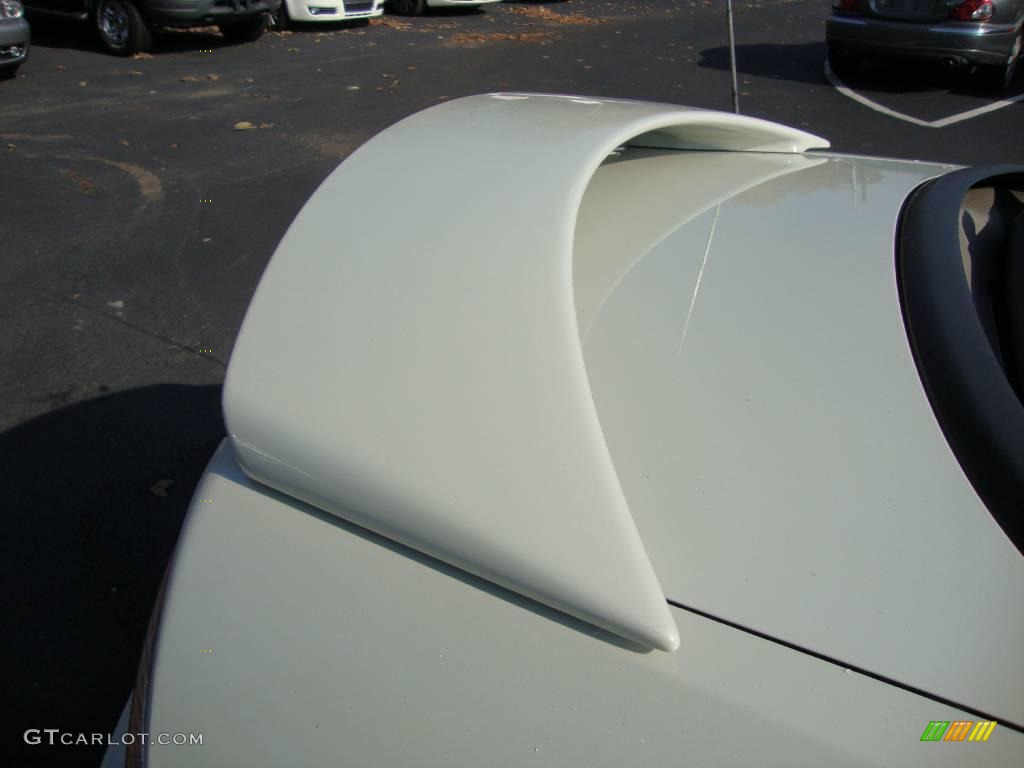 2005 Eclipse Spyder GT - Dover White Pearl / Sand Blast photo #19