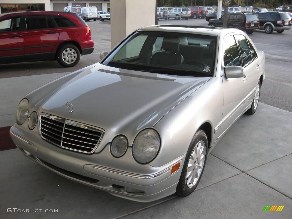 2000 Brilliant Silver Metallic MercedesBenz E 320 Sedan 21000121